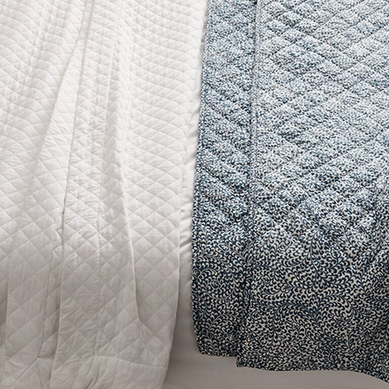 Quilt or Coverlet: Key Differences and How To Choose